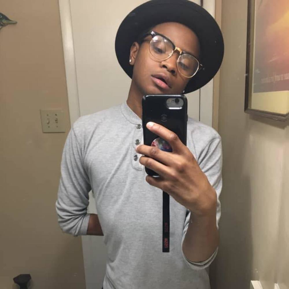 Meet your Posher, Domonique